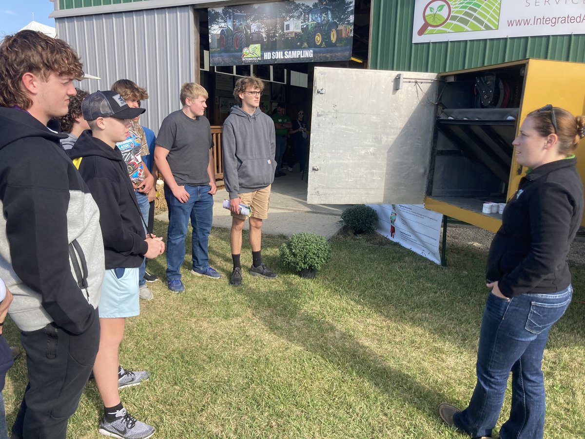 BethelMVCTCSTEM's tweet image. Fun day at @theohiostateuniversity @farmsciencereview with the HS Robotics and Industrial Robotics classes. We learned about ag innovations including robotic mowers, automated soil samplers, tractors and tillage equipment, and drones. #bethelfamily #proudtobemvctc #agengineering