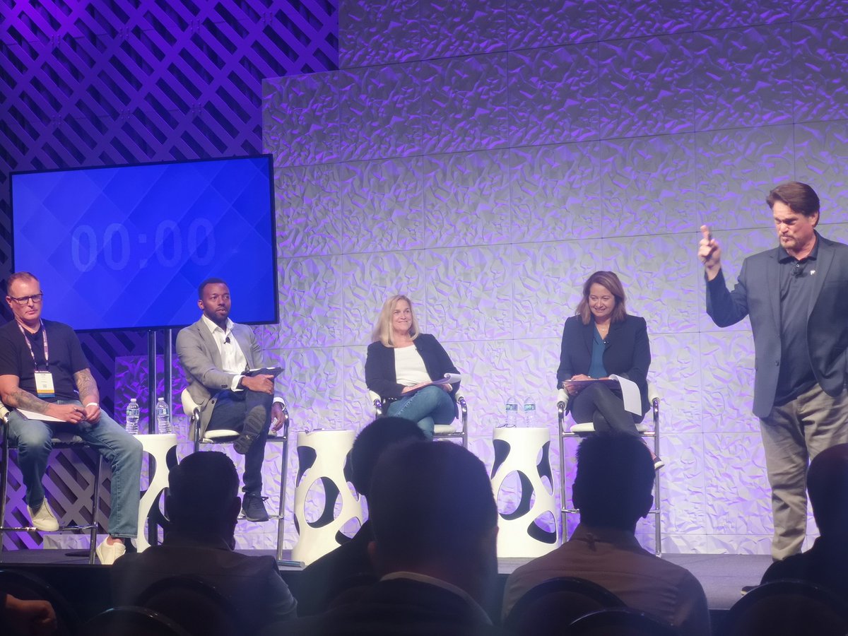 SIAGigE (@siagige) on Twitter photo A fantastic end to the first day of #SIAGigE with <a href="/SIAnalysts/">SIA Global</a> Gig Economy Shark Tank Innovation competition. Who will be the winner??!! A fantastic end to the first day of #SIAGigE with <a href="/SIAnalysts/">SIA Global</a> Gig Economy Shark Tank Innovation competition. Who will be the winner??!!