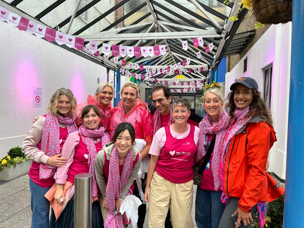 DrHelenSpencer's tweet photo. #Raceforrecipients ⁦@GreatOrmondSt⁩ ⁦@R4R2023⁩ Heart lung team. Small but mighty ❤️ https://t.co/KO46svTeqd