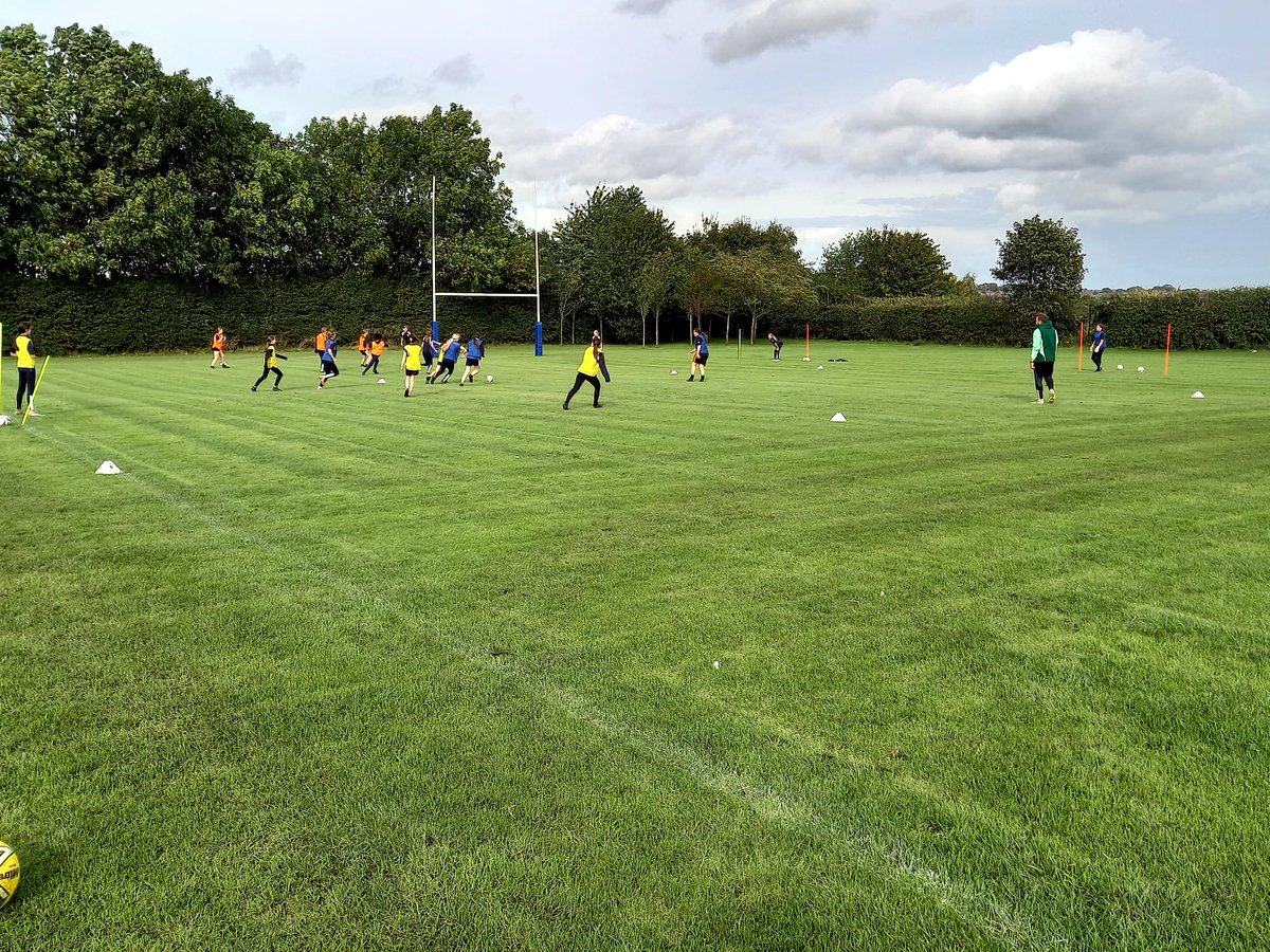PGS_Sport's tweet photo. Well done to all the students who attended the football extra curricular club tonight. We also had the Leeds United Foundation coaching our fantastic girls football teams. Lots of great skills on show @PudseyGS @PGS_Sport https://t.co/mNNPTpd0ta