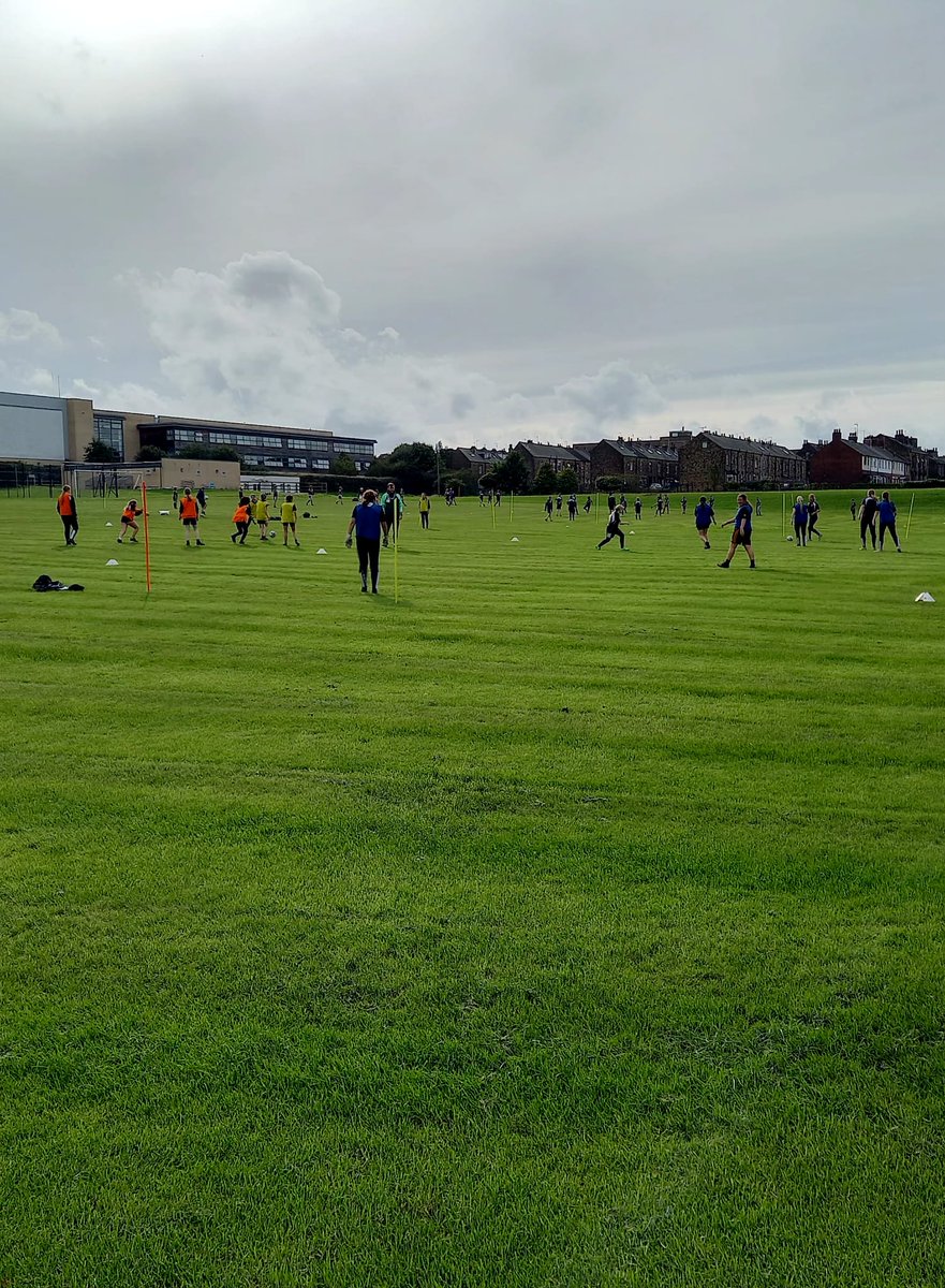 PGS_Sport's tweet photo. Well done to all the students who attended the football extra curricular club tonight. We also had the Leeds United Foundation coaching our fantastic girls football teams. Lots of great skills on show @PudseyGS @PGS_Sport https://t.co/mNNPTpd0ta