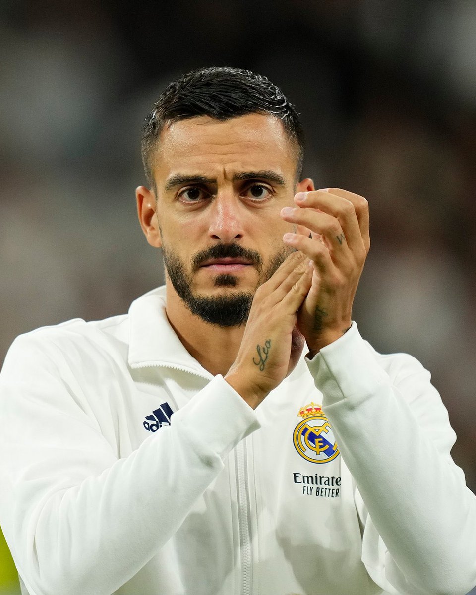 RealMadrid_GO's tweet photo. Para mí el MVP de esta noche ha sido Joselu Mato. Probablemente ni tenga ni haya tenido nunca el nivel que exige el puesto de delantero centro titular del Real Madrid, pero le ha llegado su oportunidad, a los 33 años, y está dándolo todo en cada minuto que juega. Pese a no llegar a marcar hoy, ha sido vuelto a ser la princpial arma ofensiva del equipo en cada jugada. Lo ha rematado absolutamente todo, y sólo por unos centímetros no se ha ido con 3 goles a casa. Tengo muchísimas ganas de ver qué puede ofrecer compartiendo ataque con Vinicius.