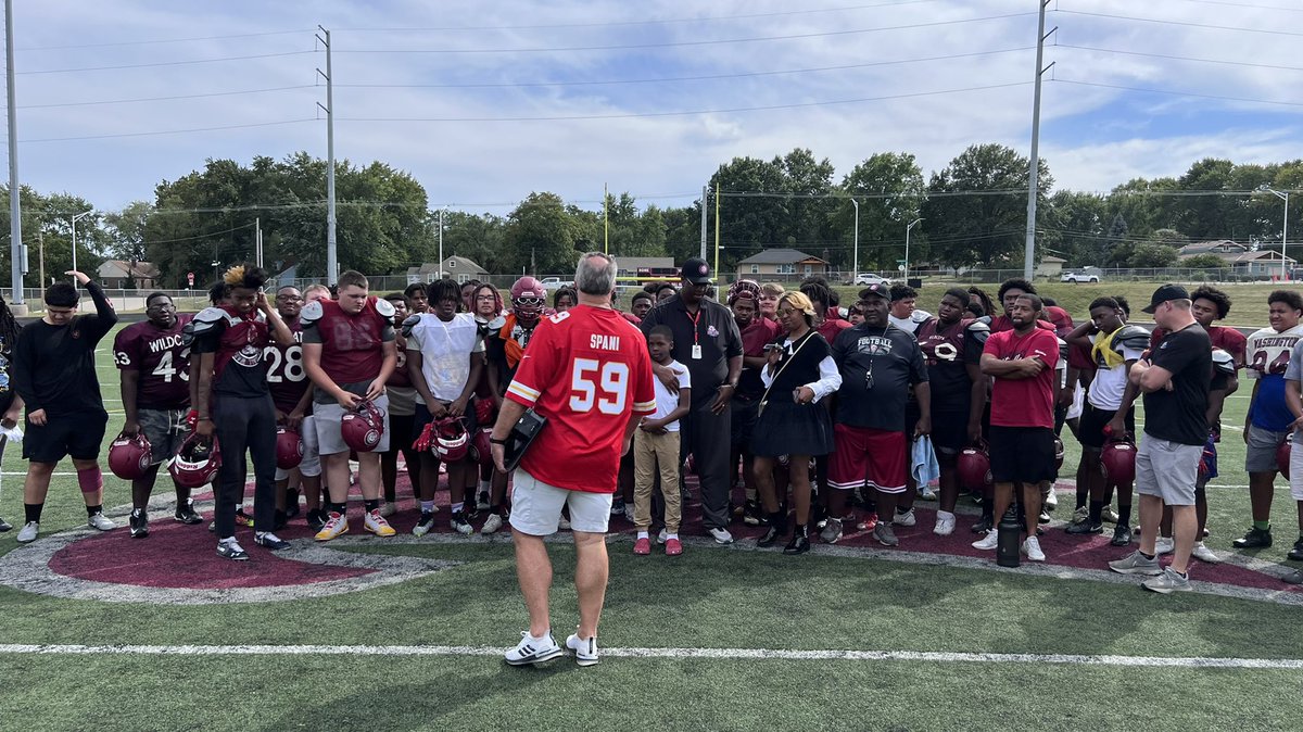 kckschools's tweet photo. Thank you @Chiefs &amp; @NFL for naming @WashHouseFB Coach Camron Smith, Coach of the Week. The wildcats are 3-0 for the first time since 2005. #BetterEveryDay https://t.co/3JE4lpH0zP