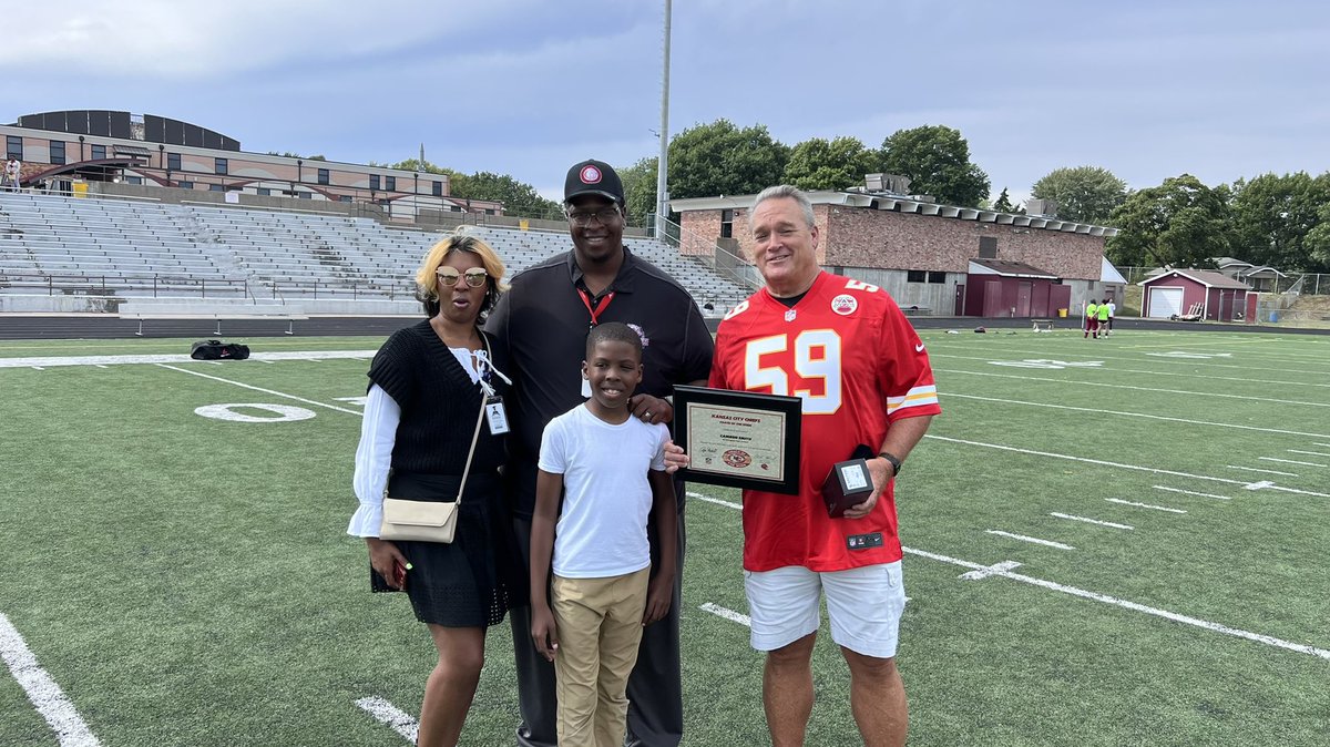 kckschools's tweet photo. Thank you @Chiefs &amp; @NFL for naming @WashHouseFB Coach Camron Smith, Coach of the Week. The wildcats are 3-0 for the first time since 2005. #BetterEveryDay https://t.co/3JE4lpH0zP