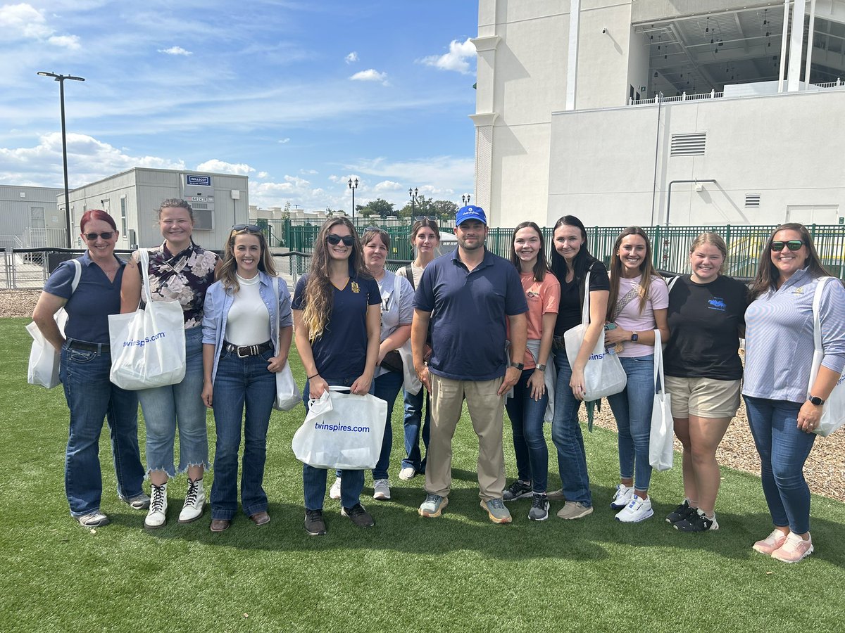 Thanks to trainer Brad Cox <a href="/bradcoxracing/">Brad H. Cox Racing</a> for a Q &amp; A session with  our Murray State Agricultural &amp; Equine Science <a href="/msuagriculture/">Hutson School of Agriculture</a> students today under the <a href="/TwinSpires/">TwinSpires Racing 🏇</a>. 

#WomenEmpowerment #WomeninRacing