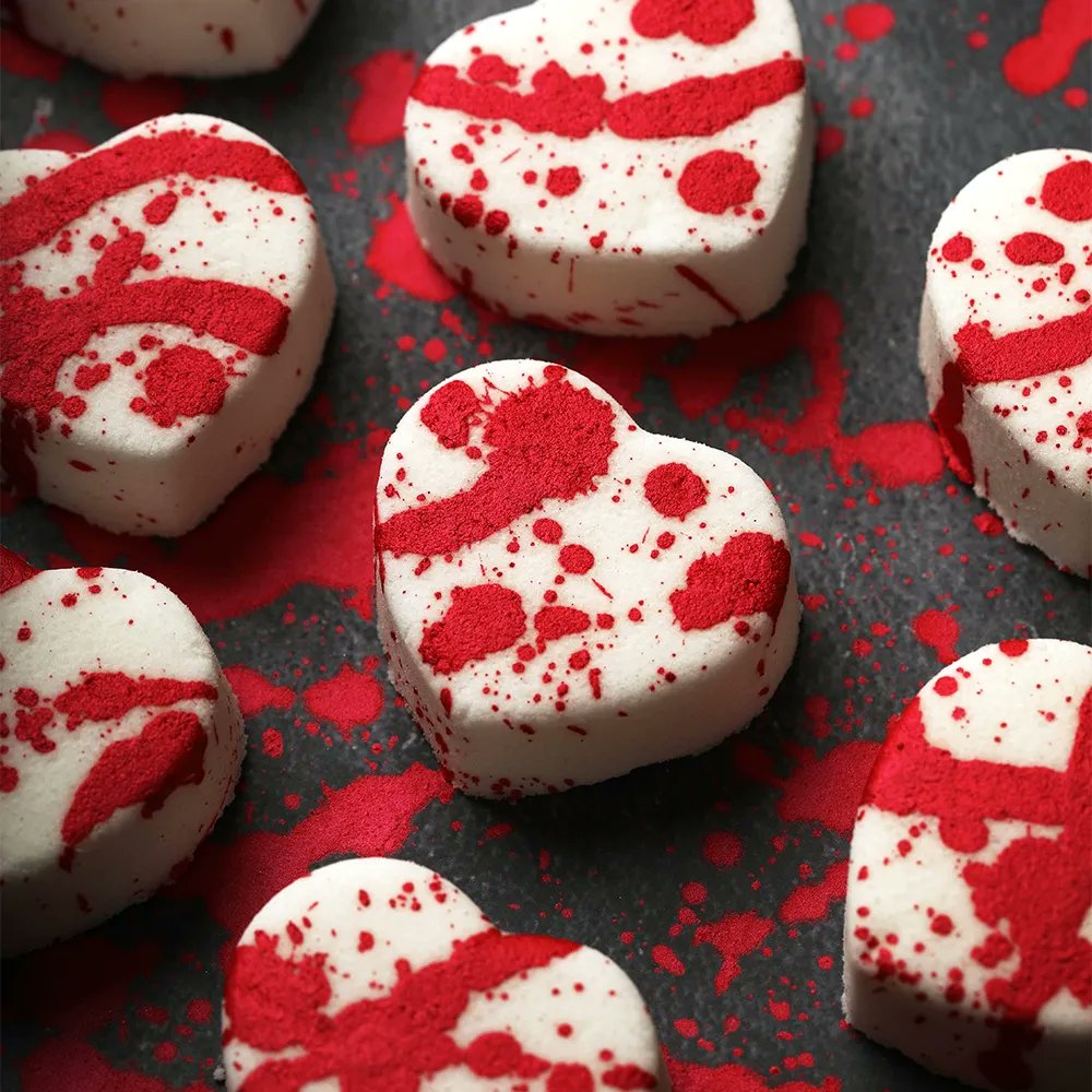 comemakewithme's tweet photo. Bathing in the essence of Halloween! 🛁🩸 Check out this bloody good #DIY bath bomb project. #SpookySelfCare https://t.co/wSgyQl5FtM https://t.co/Vwz4neNEdC