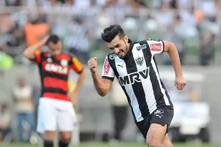 Falagalo13's tweet photo. 20 de setembro – Nesse dia de Galo, o Atlético massacrava o Flamengo no Horto com golaço do argentino Dátolo

Leia aqui:
https://t.co/An5XOqqzLW

#FalaGalo | via @baldo299oficial https://t.co/SxKpQ5fXZ4