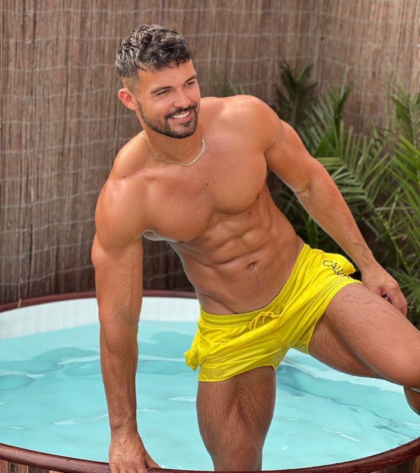 💛 https://t.co/sxLsJLmwM1<a href="/tag/henrycavill"class="tags"><span>#henrycavill</span></a>