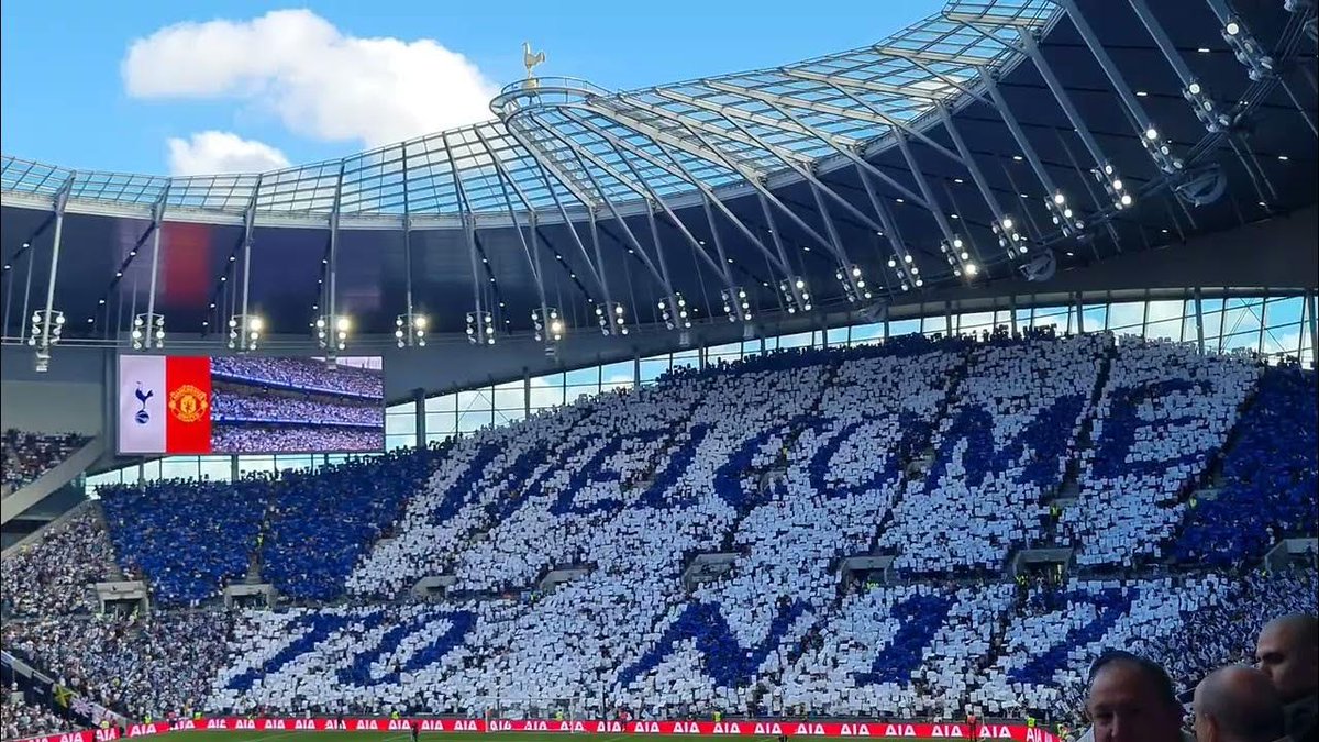 xAlexTHFC's tweet photo. Arsenal’s fan funded TIFO

Vs

Spurs’ fan funded TIFO https://t.co/x0iBHOKoh7