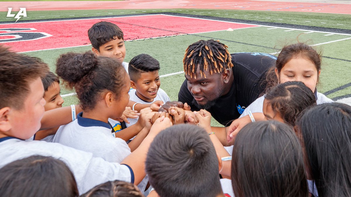 anything for the kiddos 🥹 shoutout the rooks and nfl play 60