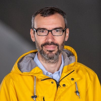 Yosoycorra's tweet photo. Uno mis profesores favoritos siempre empezaba sus cursos con la misma pregunta:

¿Qué me vais a enseñar? 

Este octubre comenzaré por primera vez un taller de escritura por videoconferencia y lo haré con esa pregunta.

Si quieres más info: tallerjorgecorrales@gmail.com

RT, 🙏 https://t.co/MPs9PRL07m