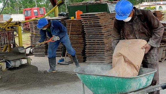 Cuba busca modernizar la industria de materiales de construcción con inversiones clave.#SanctiSpíritusEnMarcha.#CabaiguánEduca.