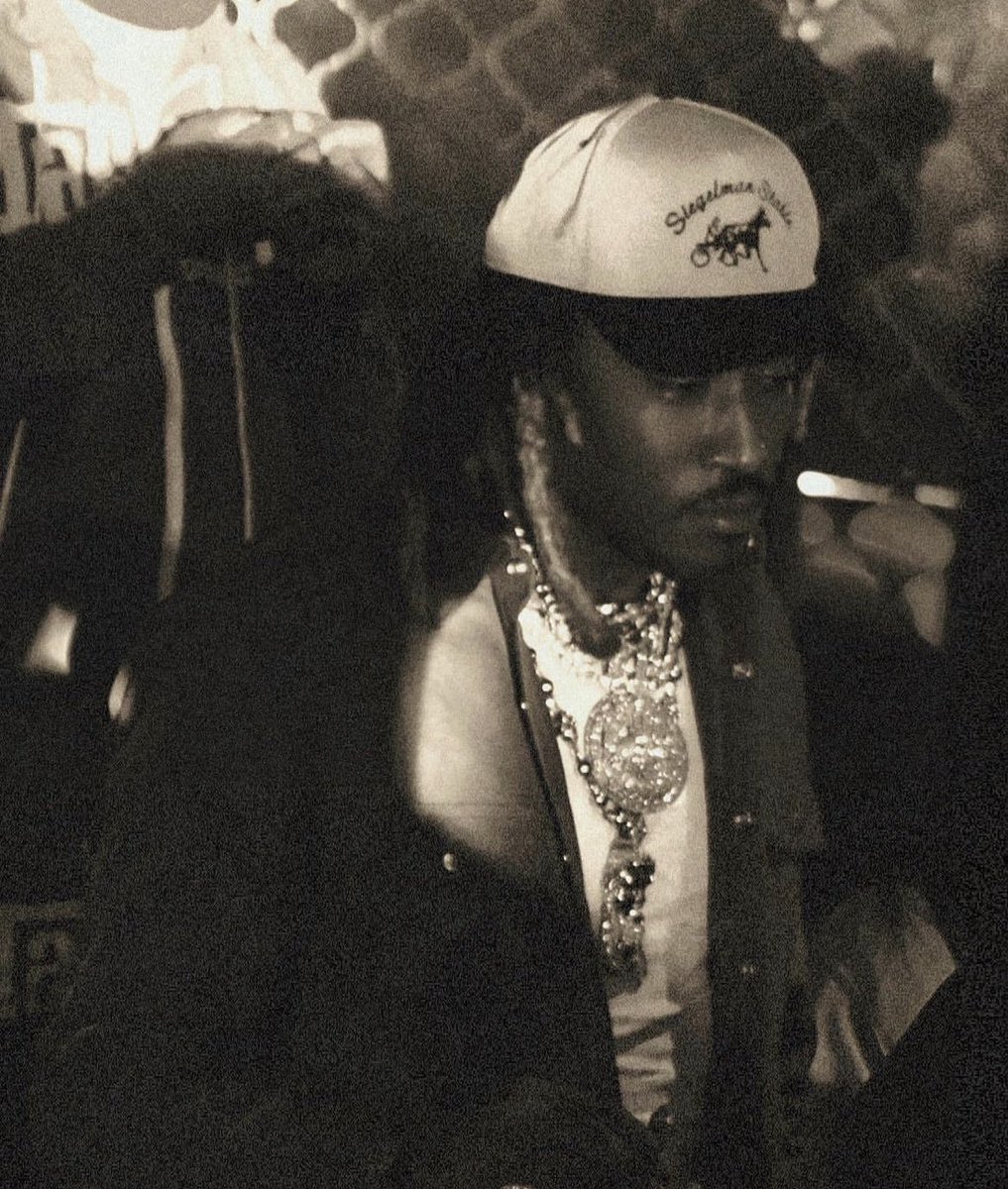 HipHopAllDay's tweet photo. RAP FACT: Future has sold more albums than Young Thug, Lil Durk, Gunna &amp; Gucci Mane have COMBINED 😳🔥

The 𝗚𝗢𝗔𝗧 of trap music, a 𝗚𝗢𝗔𝗧 of rap music. https://t.co/Yvi7kEXHIB