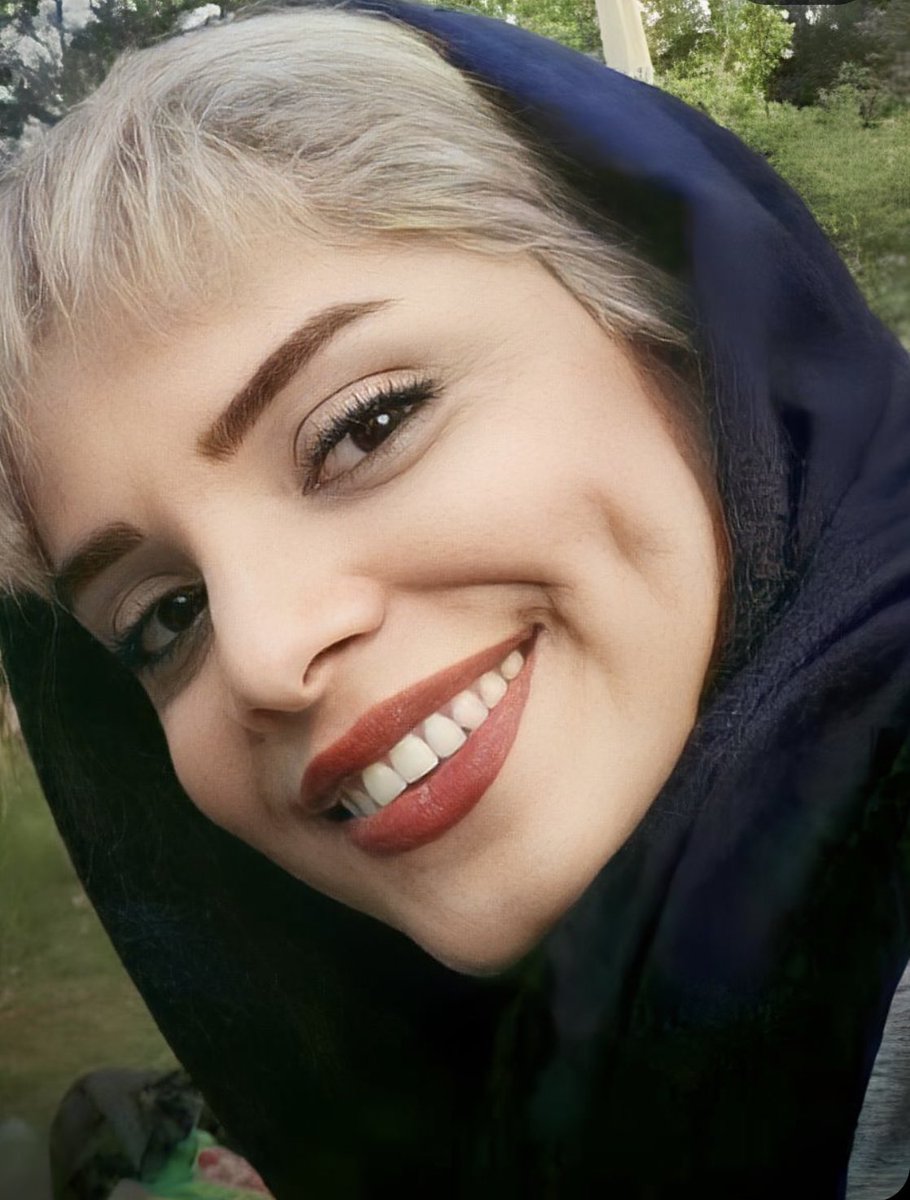 Jeanne2022Rev's tweet photo. بر اساس گزارش برخی از نزدیکانش، #میترا_خسروی ۳۶ ساله ساکن تهران در تاریخ ۲۵ شهریور ۱۴۰۲ در سالگرد مهسا ساعت ۱۲ ظهر نزدیک دانشگاه تهران توسط نیروهای سرکوبگر به شدت مورد ضرب و شتم واقع شده و دستگیرش کردن، هیچ خبری ازش نیست و از همه خواهش میکنیم کمک کنند اطلاع رسانی بشه از وضعیتش!
ژینا #مهسا_امينی‌
#زندانی_سیاسی_آزاد_باید_گردد