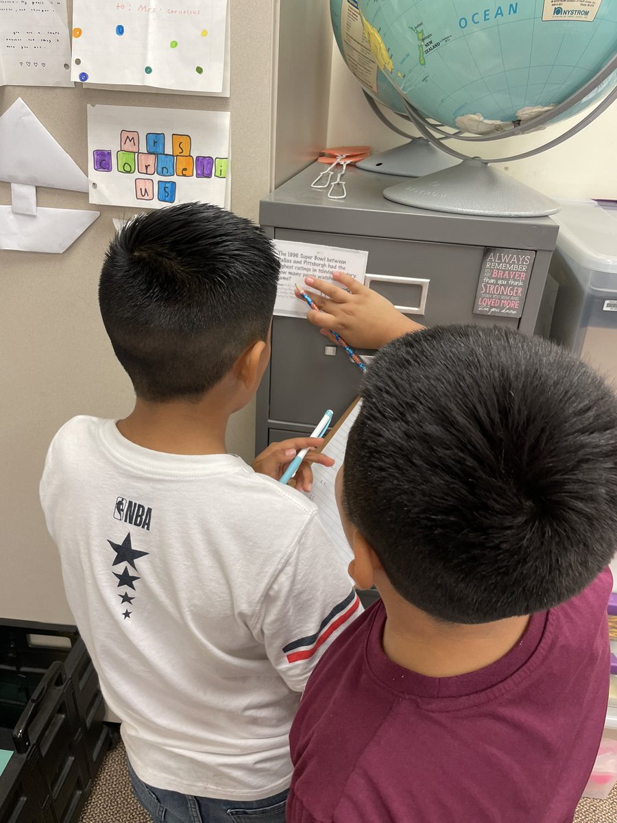 patsyacorn's tweet photo. @HowardGI #WeAreGIPS 
Fourth grade collaborators finding and solving word problems. https://t.co/dQHbuT0Col