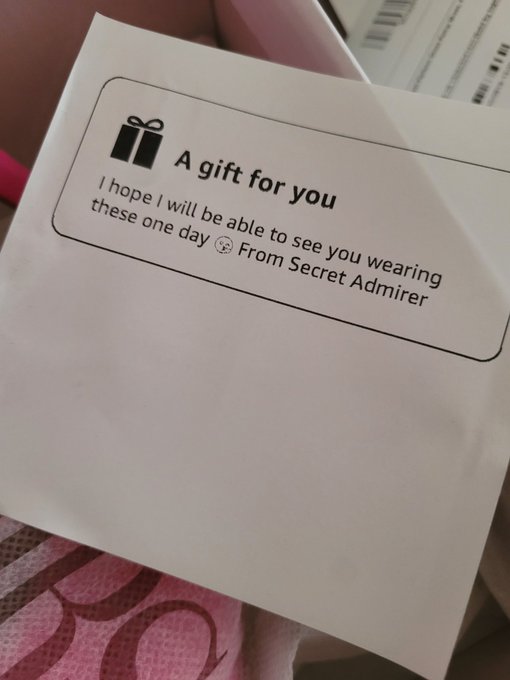Omgggg   My secret admirer is awesome!!!   #Gifts #TheBest #SecretAdmirer #ItsLikeMyBday!    Anyone know<a href="/tag/gifts"class="tags">#Gifts</a><a href="/tag/thebest"class="tags"><span>#thebest</span></a><a href="/tag/secretadmirer"class="tags"><span>#secretadmirer</span></a><a href="/tag/itslikemybday"class="tags"><span>#itslikemybday</span></a>