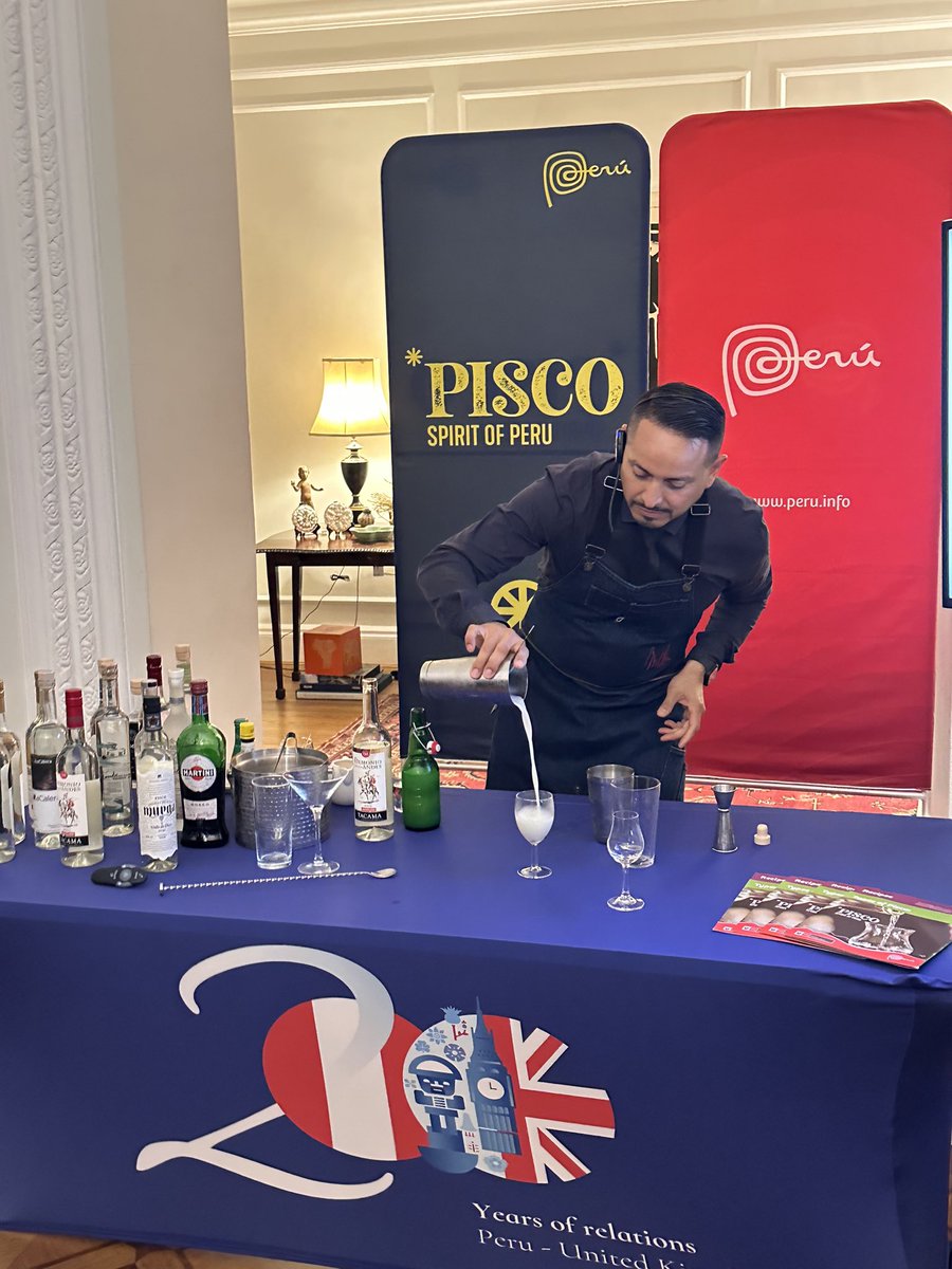 wearelotuscomms's tweet photo. This evening, we've joined @latauk 
at the Embassy of #Peru in London for a demonstration of Pisco making by renowned mixologist Giancarlo Nazario. We tried a few varieties of the delicious cocktails with Latin American enthusiasts! @Promperu https://t.co/pDBj6tyL21