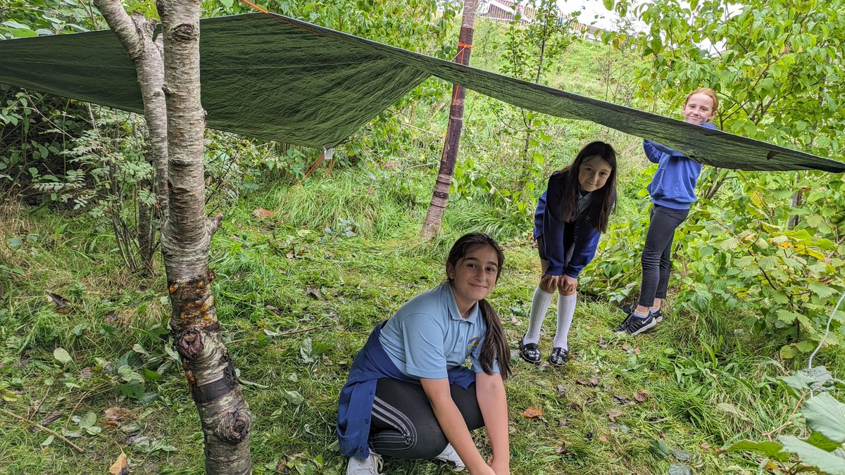 SwissValleyCP's tweet photo. This afternoon Bl5/6 inspected the #dens built by other classes this week and #cooperated as #teams to adjust/tighten #tarps & #paracord using #knots and various tying techniques. @_OLW_ @SOuLupdate @theoeap @ysgoliachsirgar @EcoSchoolsWales @NatResWales @WG_Education https://t.co/r2zB2RmdEE