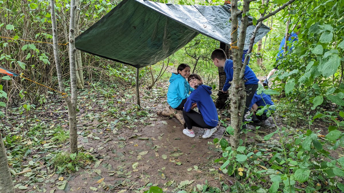 SwissValleyCP's tweet photo. This afternoon Bl5/6 inspected the #dens built by other classes this week and #cooperated as #teams to adjust/tighten #tarps & #paracord using #knots and various tying techniques. @_OLW_ @SOuLupdate @theoeap @ysgoliachsirgar @EcoSchoolsWales @NatResWales @WG_Education https://t.co/GkovXeUSDV