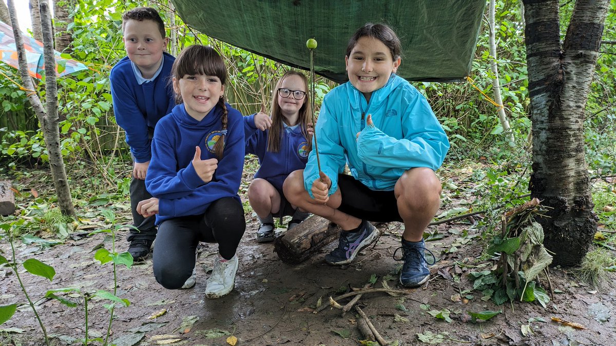 SwissValleyCP's tweet photo. This afternoon Bl5/6 inspected the #dens built by other classes this week and #cooperated as #teams to adjust/tighten #tarps & #paracord using #knots and various tying techniques. @_OLW_ @SOuLupdate @theoeap @ysgoliachsirgar @EcoSchoolsWales @NatResWales @WG_Education https://t.co/yENjeh6m9k