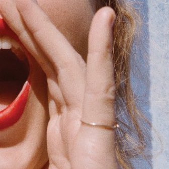 tays_dreamgirl's tweet photo. We all know the implications of a pinky ring https://t.co/mbswo4Izaz