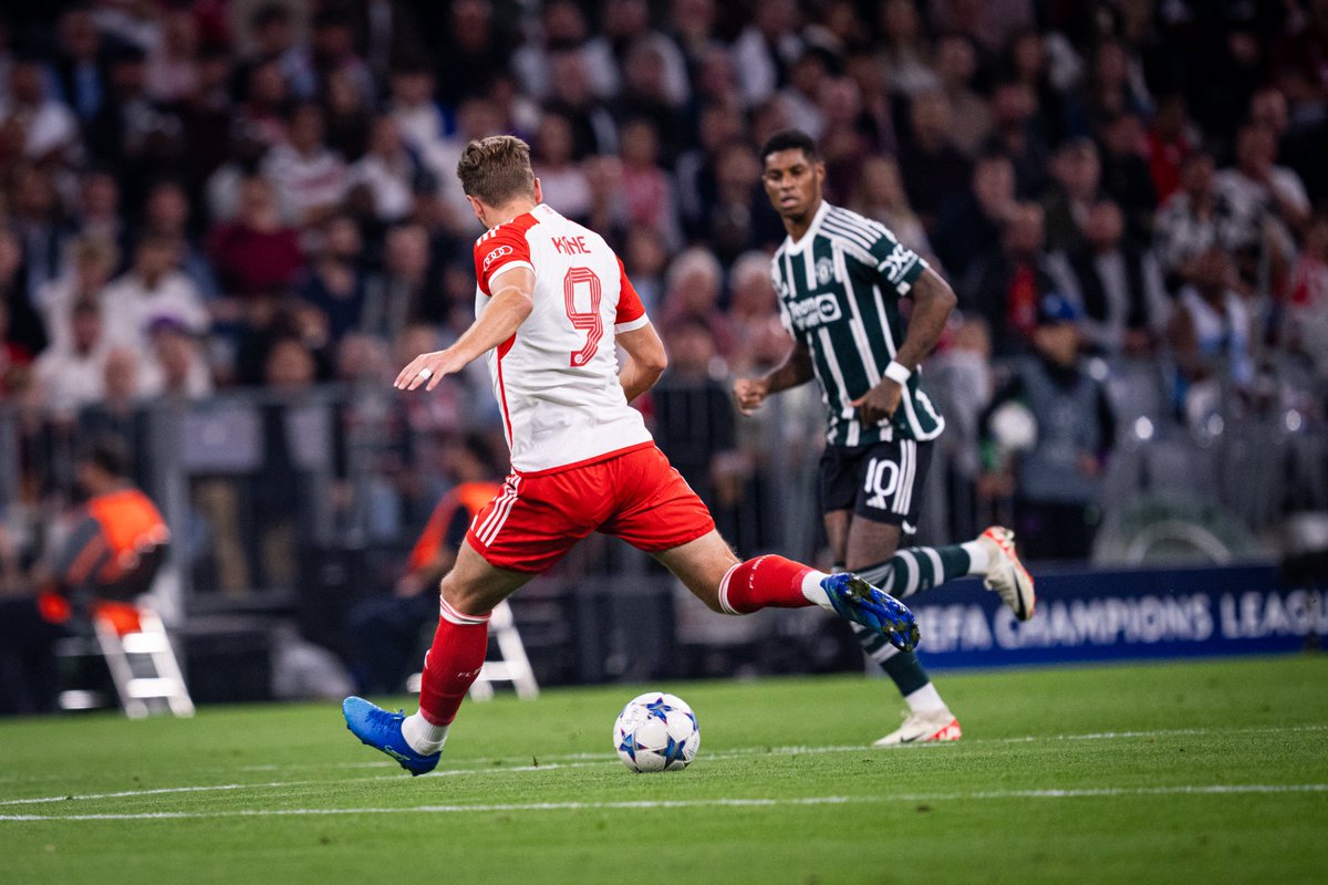 FCBayern's tweet photo. Unsere Nummer 9️⃣! ✨

♦️ #FCBMUN | 0-0 | 19' ♦️ https://t.co/5amgs7OJDL