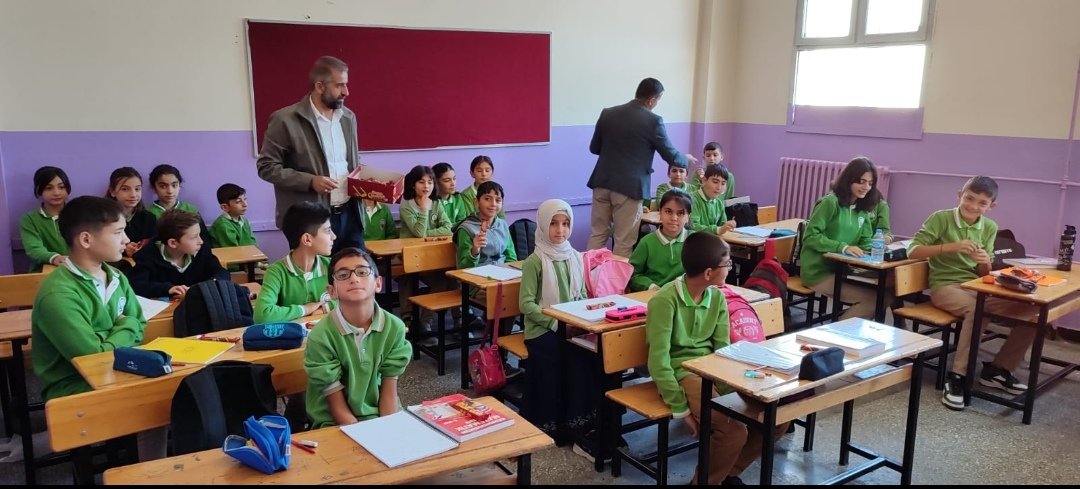 DestekKars's tweet photo. Kars EDEP olarak bugün
1-Selahaddin Eyyubi Proje İmam hatip lisesi
2-Haci Sait İlbeyi İmam hatip ortaokulu
3-Şehit Okan Koç İmam hatip ortaokulu
4-Susuz Gülizaroğlu Abdullah İmam hatip lisesi
5-Susuz İmam hatip ortaokullarını ziyaret ettik.
@ziyapolat73
@Ademcalkin
@ZEYNELONAL https://t.co/GvKiOfhjR7
