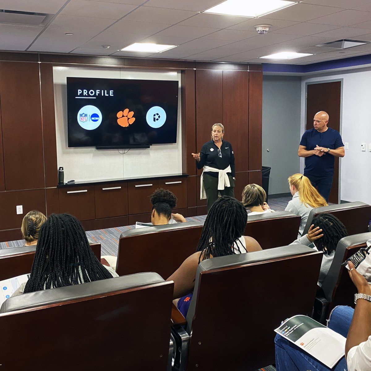 profilebehavior's tweet photo. Great programs with @ClemsonMBB and @ClemsonWBB. #profilebehavior #leadership #coaching https://t.co/OcbsKSklvt