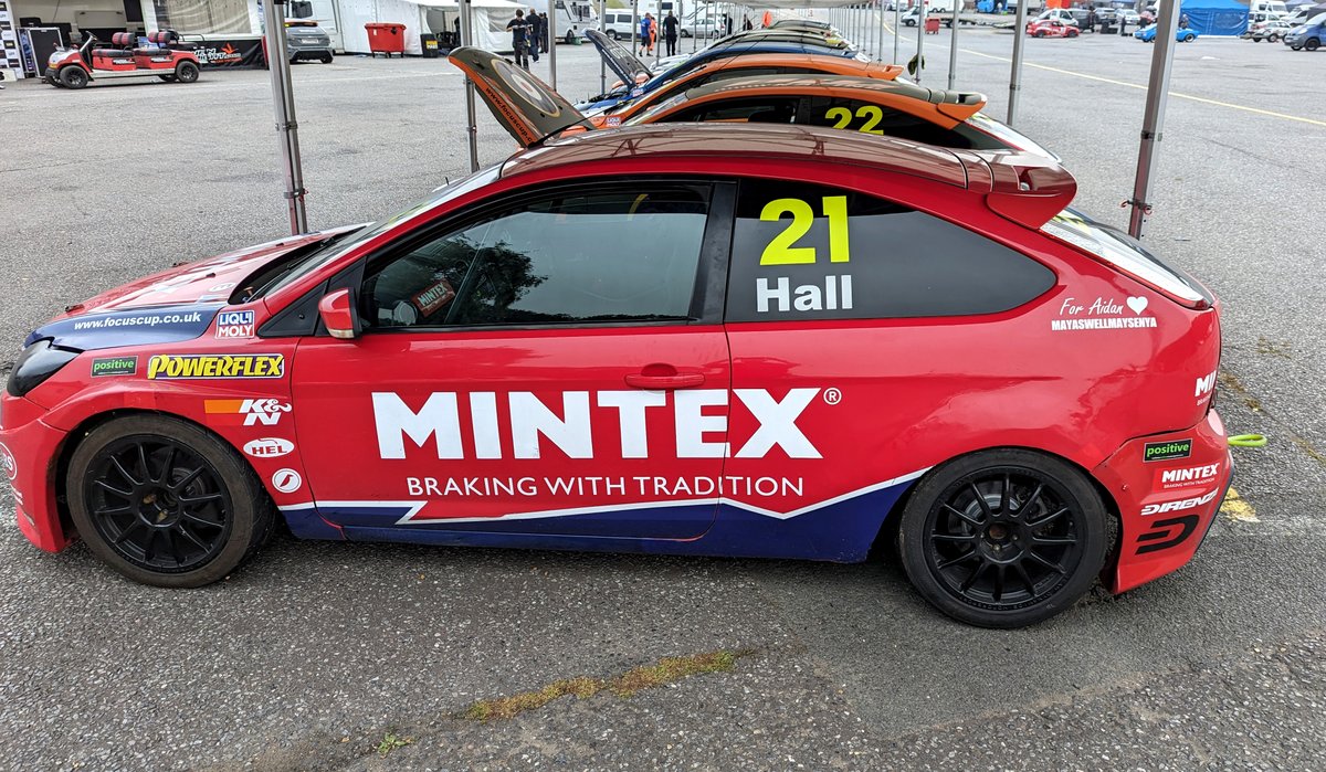 TOGTanner's tweet photo. Last 4 pics for tonight, i will post more tomorrow 😀 for the #Ford #Focus fans some #FocusCup track cars. @MintexBrakesUK @LiquiMolyUSA @UKPMR @knfilters @MSVRacing #BrandsHatch #Motorsport #FordPowerLive https://t.co/AeIl3Y64fe