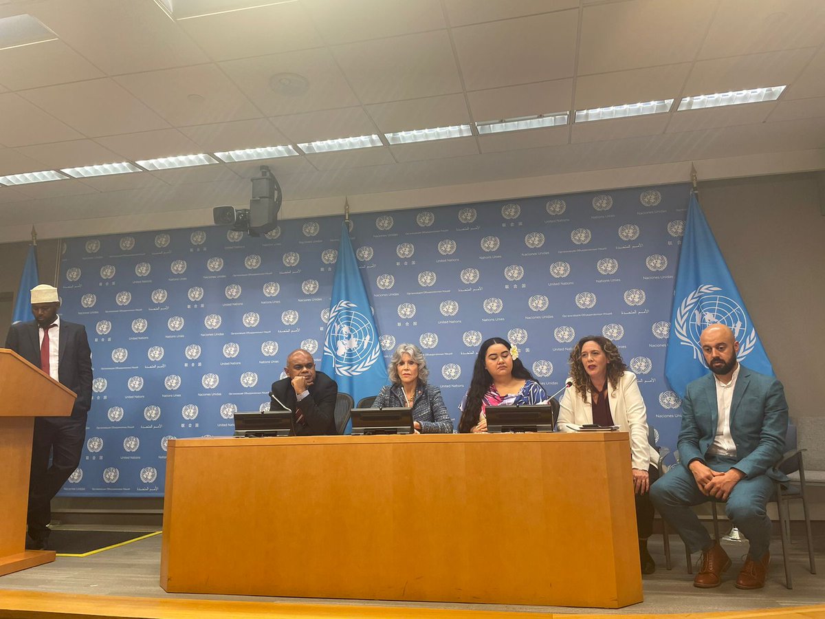 Global climate leaders held a powerful press conference today, hosted by the govt of Vanuatu, to react to @UNSG @antonioguterres Climate Ambition Summit. Vanuatu ambassador @odo_tevi, @Janefonda @Tzeporah @mohadow @Brianna_Fruean @Rlalen called on nations to #EndFossilFuels