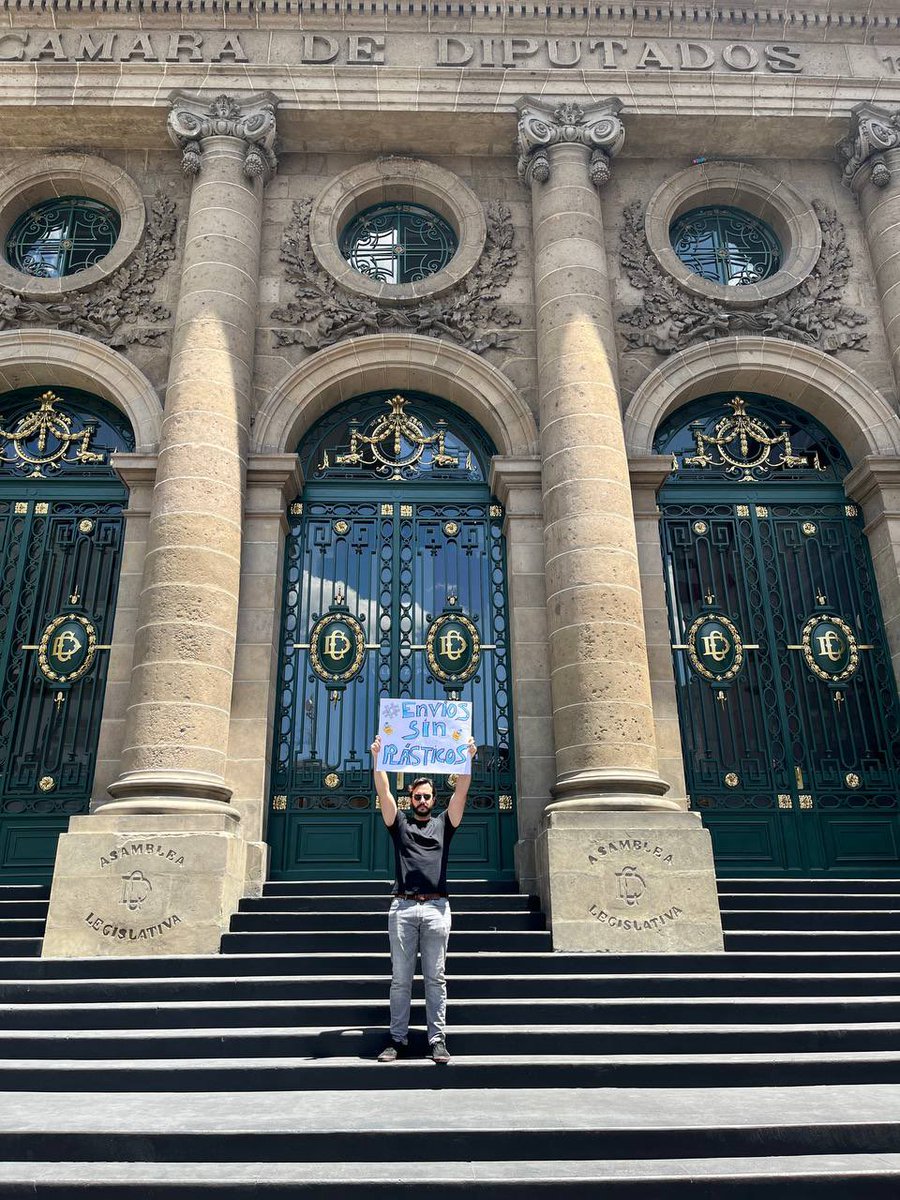 El <a href="/Congreso_CdMex/">Congreso de la Ciudad de México</a> debe regular los plásticos innecesarios que manda el comercio electrónico para que no contaminen.  
Pido a <a href="/TaniaLariosMX/">Tania Larios</a> <a href="/ChuchoSesmaPVEM/">Jesús Sesma</a> <a href="/gabysalido/">Gaby Salido</a> <a href="/AdrianaEsMG/">Adriana Espinosa de los Monteros</a> <a href="/MarthaAvilaCDMX/">Martha Avila</a> que se unan a la #OlaDeCambio para que tengamos #EnvíosSinPlásticos.