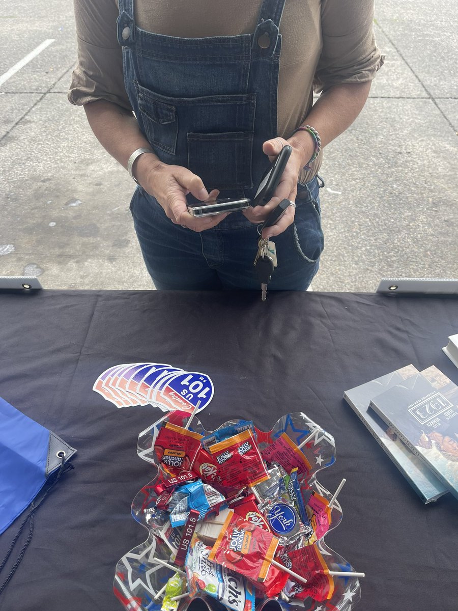 GIVEAWAY ALERT 🚨 GO SEE @valsteele101  at the Dari Mart at Hilyard &amp; Amazon! Get in to win one of (10) PS5 gaming systems - grab an ice-cold Dr Pepper &amp; our <a href="/kanebrown/">Kane Brown</a> text to win code for 5/9 at MKA - here until 1p!