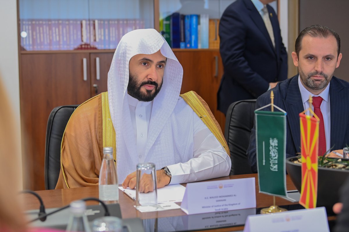 MojKsa's tweet photo. وزير العدل د. وليد الصمعاني يلتقي بنظيره المقدوني، ويوقعان مذكرة تفاهم لتعزيز التعاون، وذلك خلال زيارته الرسمية إلى جمهورية مقدونيا الشمالية.