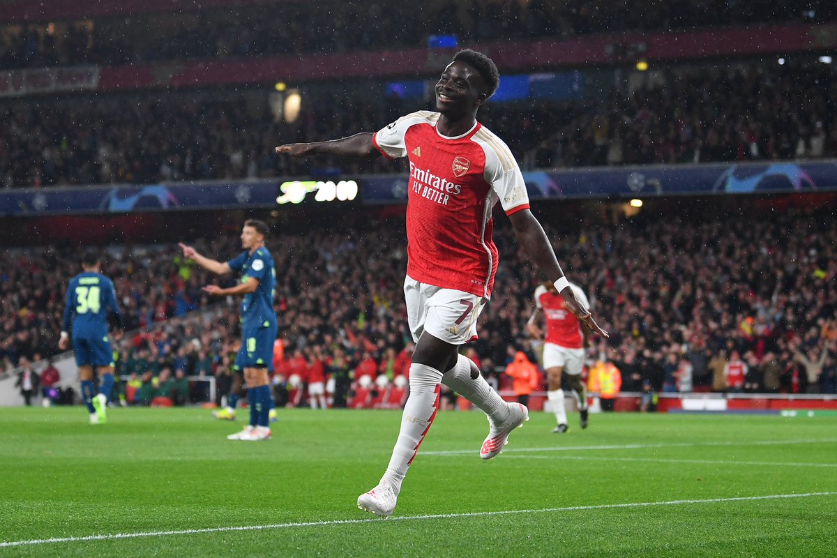 talkSPORT's tweet image. ⚽️ Time taken to score first #UCL goal:

🇵🇹 Ronaldo: 27 games
🇦🇷 Messi: 5 games
🏴󠁧󠁢󠁥󠁮󠁧󠁿 Saka: 8 minutes