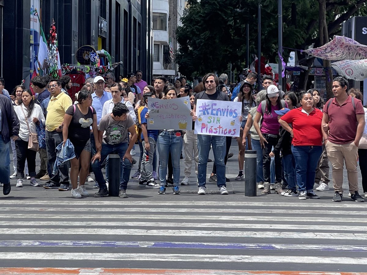Legislar para tener #EnvíosSinPlásticos es un paso que el <a href="/Congreso_CdMex/">Congreso de la Ciudad de México</a> debe dar para garantizar nuestro derecho a un medio ambiente sano. Somos una #OlaDeCambio y contamos con ustedes. 💪🏽💙