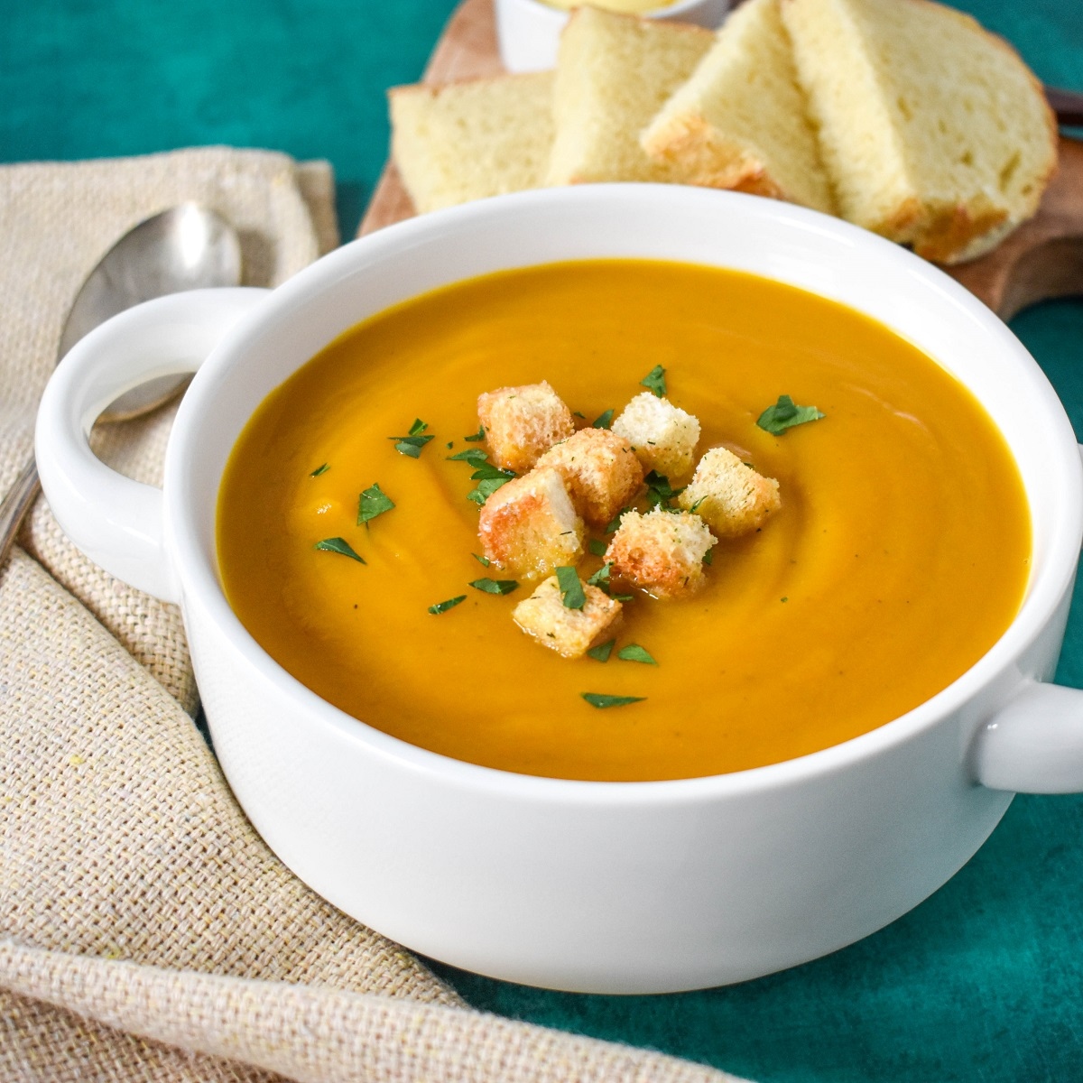 Cook2eatwell's tweet image. Creamy vegetable soup is a snap to make with wholesome ingredients like carrots, celery, onions, pumpkin, zucchini, potatoes, sweet potatoes, and garlic. #vegetablesoup #soup #veggies #vegetables

Recipe: cook2eatwell.com/creamy-vegetab…