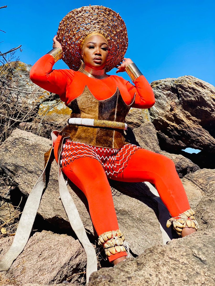 This week, our  ultimate Woman Crush Wednesday and a timeless role model is Duduzile Sibanda 😍. She's got it all ❤️❤️ 

She  sings  bass, barraton and dances. Dudu also conducts  lectures on the type of music we do at Universities when on tour.