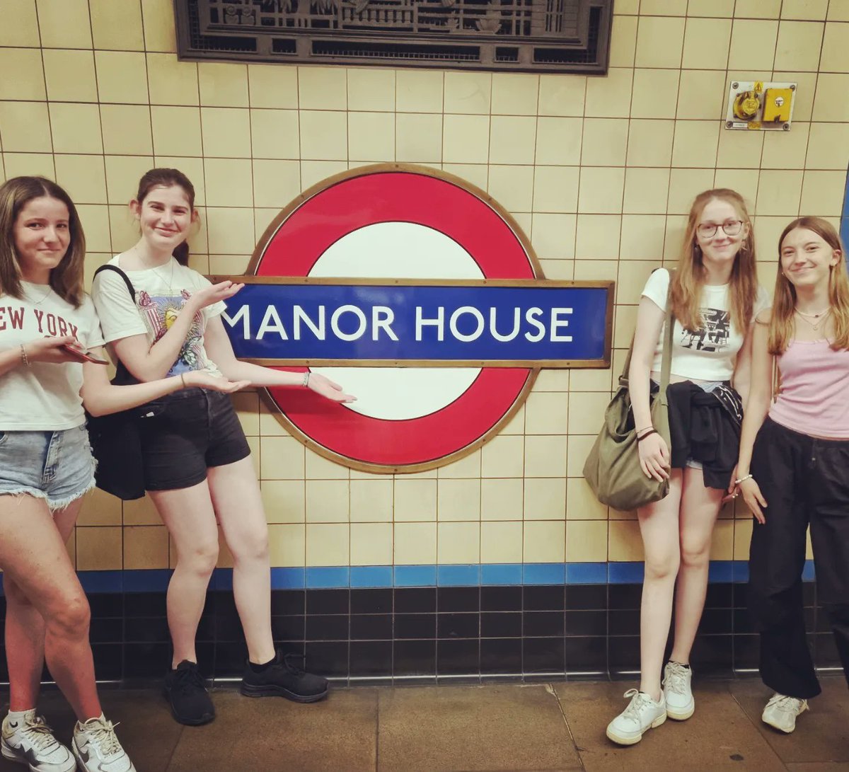SandHighTex's tweet photo. From there we had lunch in Finsbury Park, then took a stroll along the Thames before heading over to Westfield Stratford to compare High end to High street (now with the insider knowledge from Caroline as to what really makes the difference between the two garments) https://t.co/nu85tmMqMi
