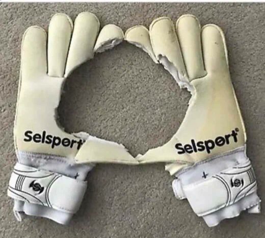 Onana's gloves