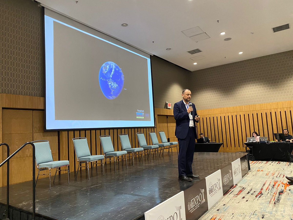 asointermedias's tweet image. #AEstaHora el alcalde @nolberbedoya de nuestra #CiudadIntermedia @elretiroant realiza la socialización del programa #Conectados durante #Expoi2023. Este proyecto busca mejorar la conectividad, inclusión y bienestar de niños, jóvenes, adultos y adultos mayores en tanto en zona