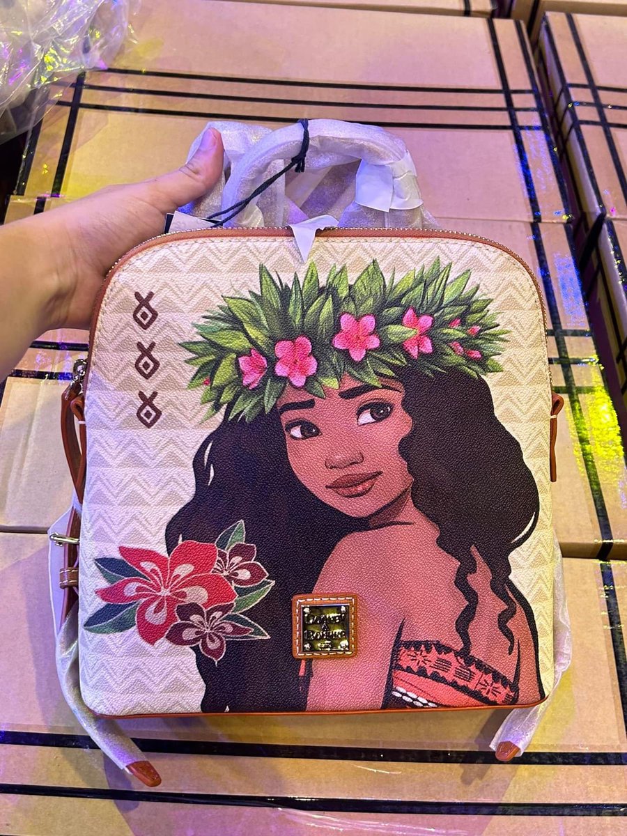 ShopMouseToGo's tweet image. Sale Part 1: Dooneys &amp;amp; Designer

Prices include all fees except shipping

Moana Backpack - $142
Snow White Crossbody - $114
Snow White Satchel - $154
DCL Wish Tote - $174
DCL Crossbody - $132
Rabbit Satchel - $154
Princess Satchel - $142
Princess Tote - $154

#Disney