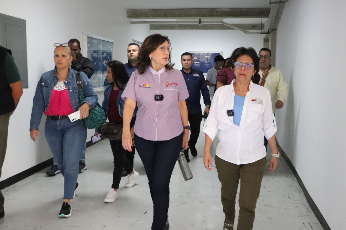 JacquelinePSUV's tweet photo. Con los trabajos de recuperación de la #USB @campusb con el #PlanUniversidadesBellas, garantizamos el reinicio de clases en condiciones óptimas para todxs nuestrxs estudiantes 💯

¡Venezuela renace bella bella, gracias al Pdte @Nicolas Maduro! 💪🏼🇻🇪

#20Sep
#LiberaciónDeTocorón https://t.co/TFJOq0CreY