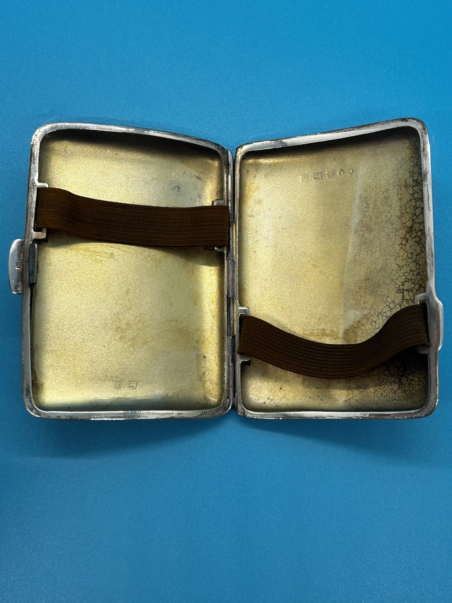 Last one for me tonight #vintageshowandsell - available for sale! Gorgeous #artdeco #antiquesilver #solidsilver #cigarettecase! 

happinessnostalgia.etsy.com/listing/154515…

happinessthroughnostalgia.com

#MHHSBD #antiques #antiquestore #antiquesarecool #antiquesaregreen