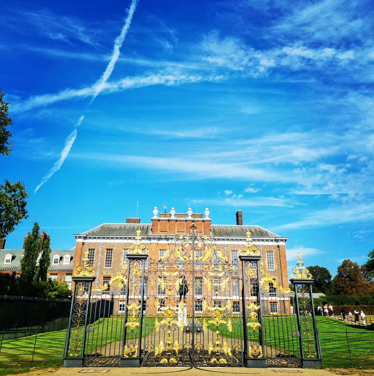 SandHighTex's tweet photo. From there we headed to Kensington Palace for lunch and ice creams in Kensington Gardens, before making our way to Spitalfields Market and from there to St Paul's https://t.co/JIjG8nvWzB