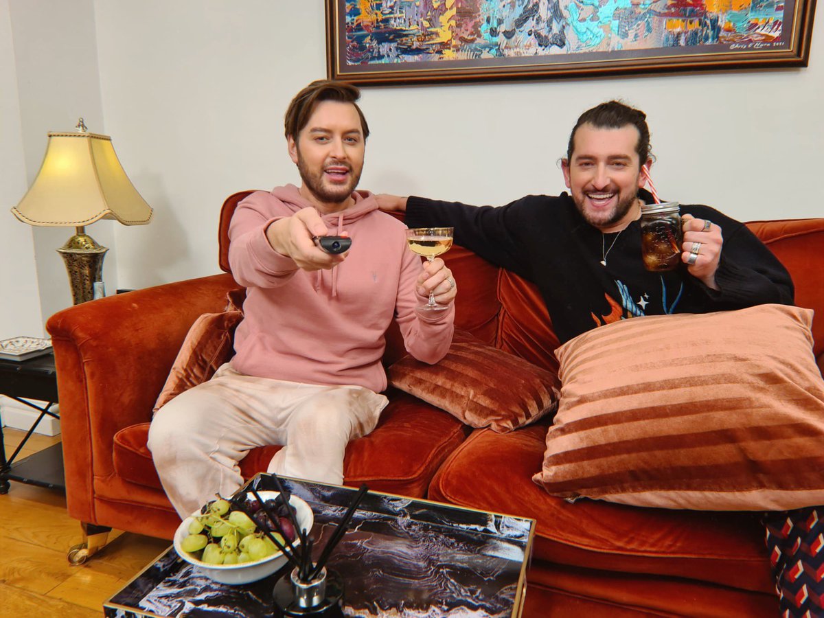 This is NOT A DRILL people!!! This is your 30 min call. Celebrity Gogglebox Ireland kicks off at 9pm on @VirginMedia_TV Myself & Arthur are so excited to be involved in this special show celebrating 25 years of TV3 / Virgin Media Television. Can't wait to see everyone in action📺