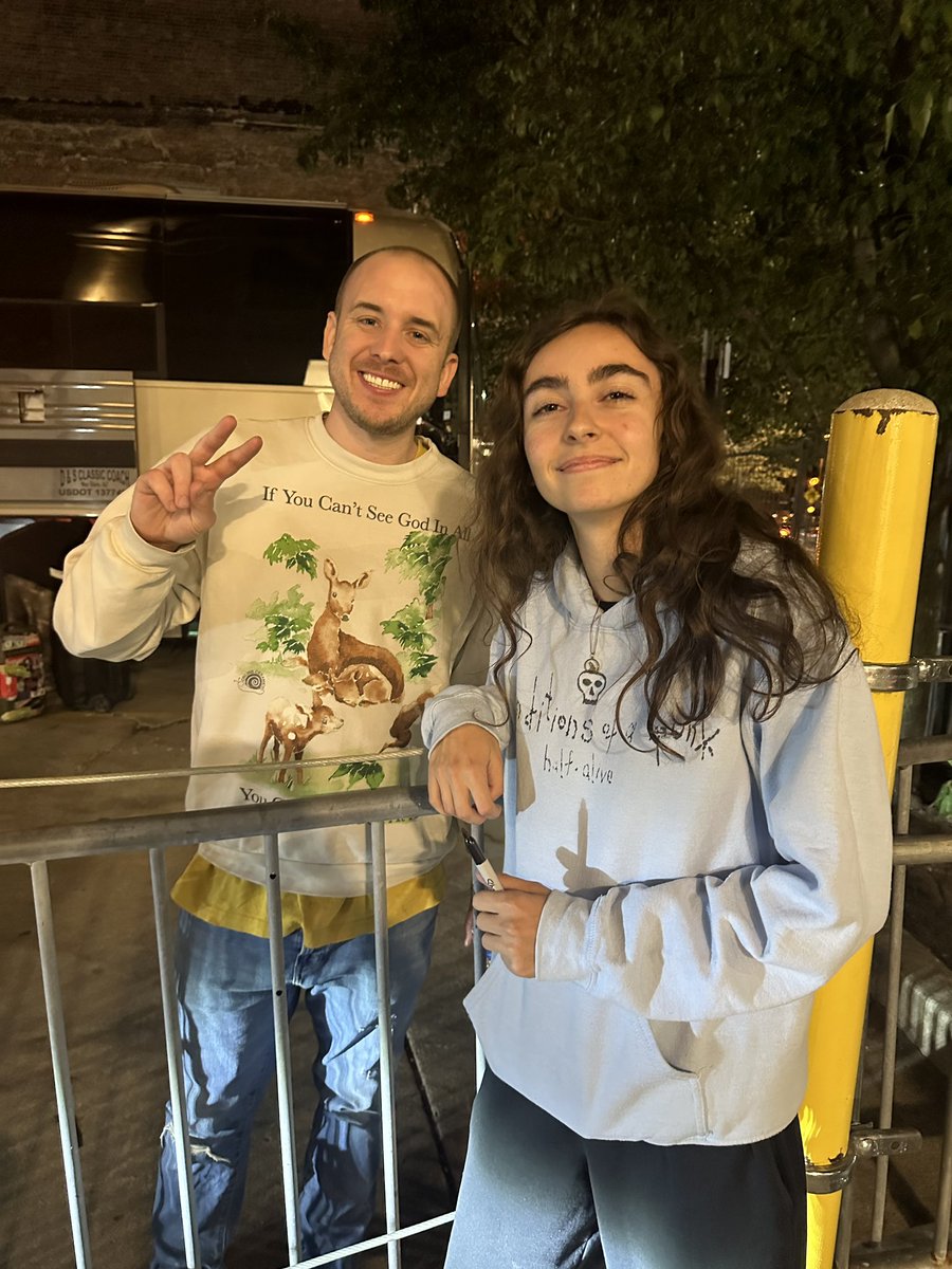 brookemichael33's tweet photo. I’m so grateful I met a favorite band @halfaliveco this band has truly changed my life for the better🫶🏻and impacted my life💙They are the sweetest and most genuine people. the COAP show is out of this world. I trust that this is worth it. See you next time https://t.co/Legcw9908J