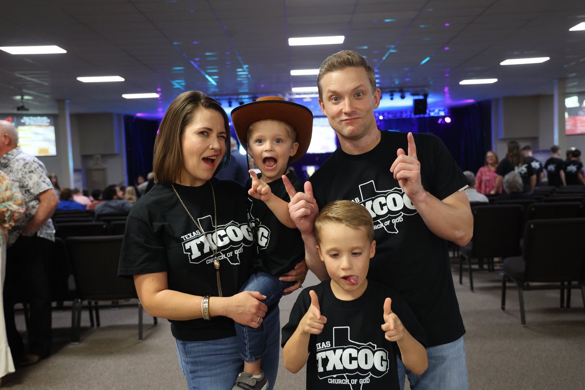 matthewtpropes's tweet photo. #SummerRecap - our family photo from Texas Camp Meeting Youth Night 2023. 

It’s safe to say that the boys love living in Texas 🤠 https://t.co/5eN8w8jsUh