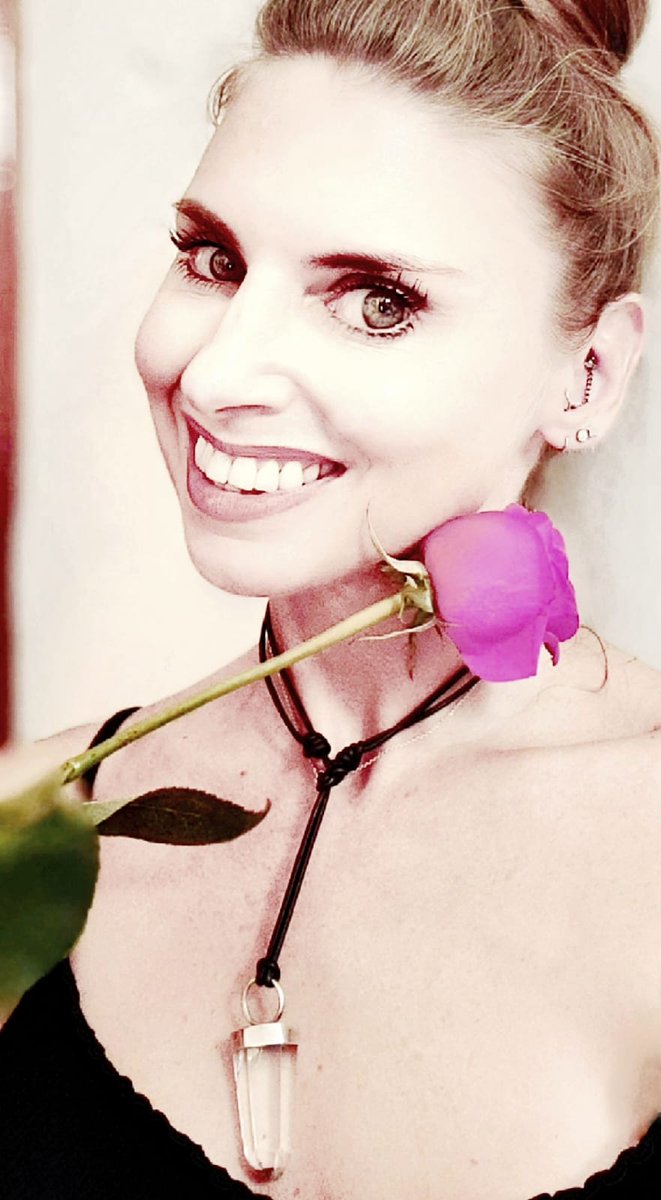 spunkynova's tweet photo. When everything is coming up roses 🌹 🌹🌹

#spunkynova #onlyfans #onlyfansgirl #sexy #sexyeyes #roses #smile https://t.co/5AipxgRnXM