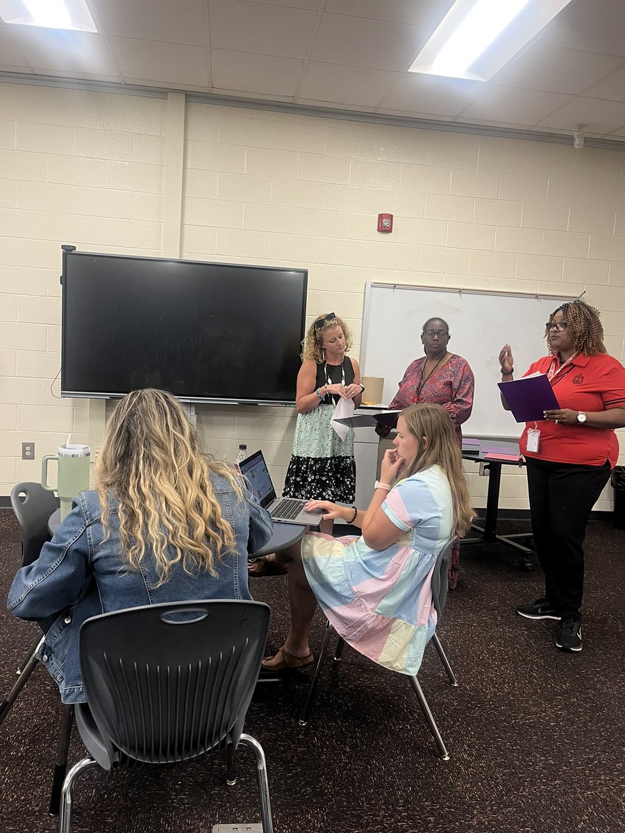 Teacher Success Session helping our new teachers with tips for conferencing. <a href="/CatawbaTrail/">Catawba Trail Colts</a> <a href="/TiaJonesED1/">Tia Jones ED</a>