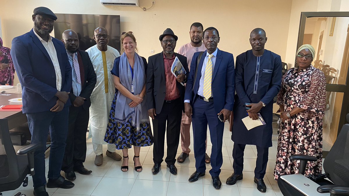 PreefnM's tweet photo. Rencontre avec la Directrice sectorielle du développement social et inclusif de la Banque mondiale et le Coordinateur du PREEFN. Les échanges ont porté sur la stratégie Violence Basée sur le Genre du PREEFN. C’était ce matin dans la salle de conférence de l’ABFN. https://t.co/CJSfZ2pd8u